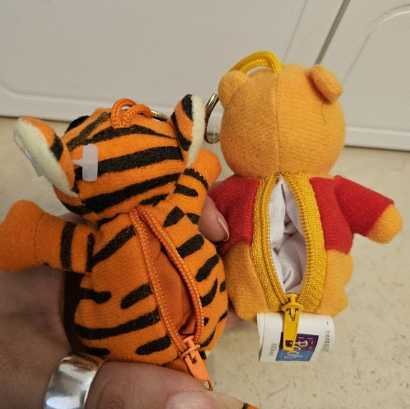 Winnie the Pooh and Tigger zipper keychains - Picture 6 of 7
